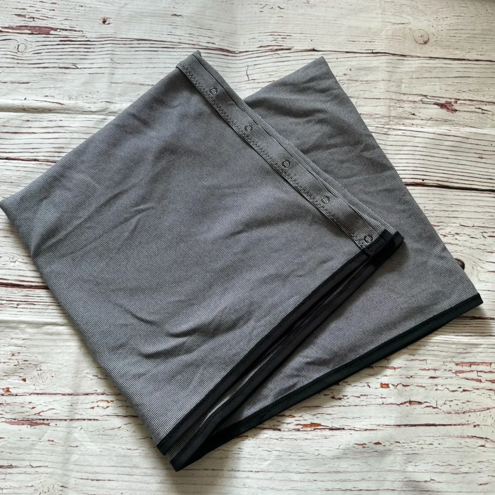 Lululemon Vinyasa Scarf *Rulu in Wee Stripe Black White / Black